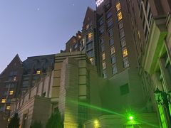 -天津京基皇冠假日酒店