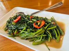 -Chom Cafe and Restaurant