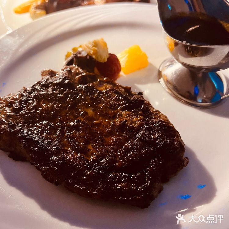 作为本地人第一次登上龙塔，龙塔的夜景还是美的