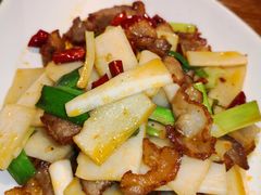 云南腊肉炒香笋-云海肴·汽锅鸡·云南菜(广安门天虹店)