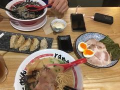 博多黑芝麻炸蒜豚骨拉面-博多豚屋拉面