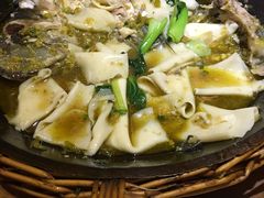 -阿瓦山寨·湘菜现炒·剁椒鱼头王(咸阳总店)