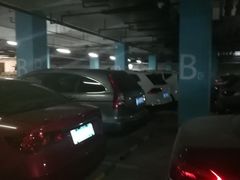-五月花生活广场-停车场