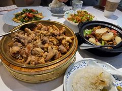 五指毛铜盘焗泉水鸡-围龙屋客家食府(福田店)