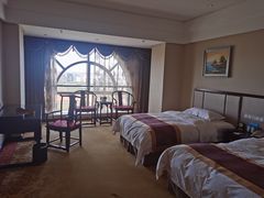 -乌兰湖畔草坪轻奢营地