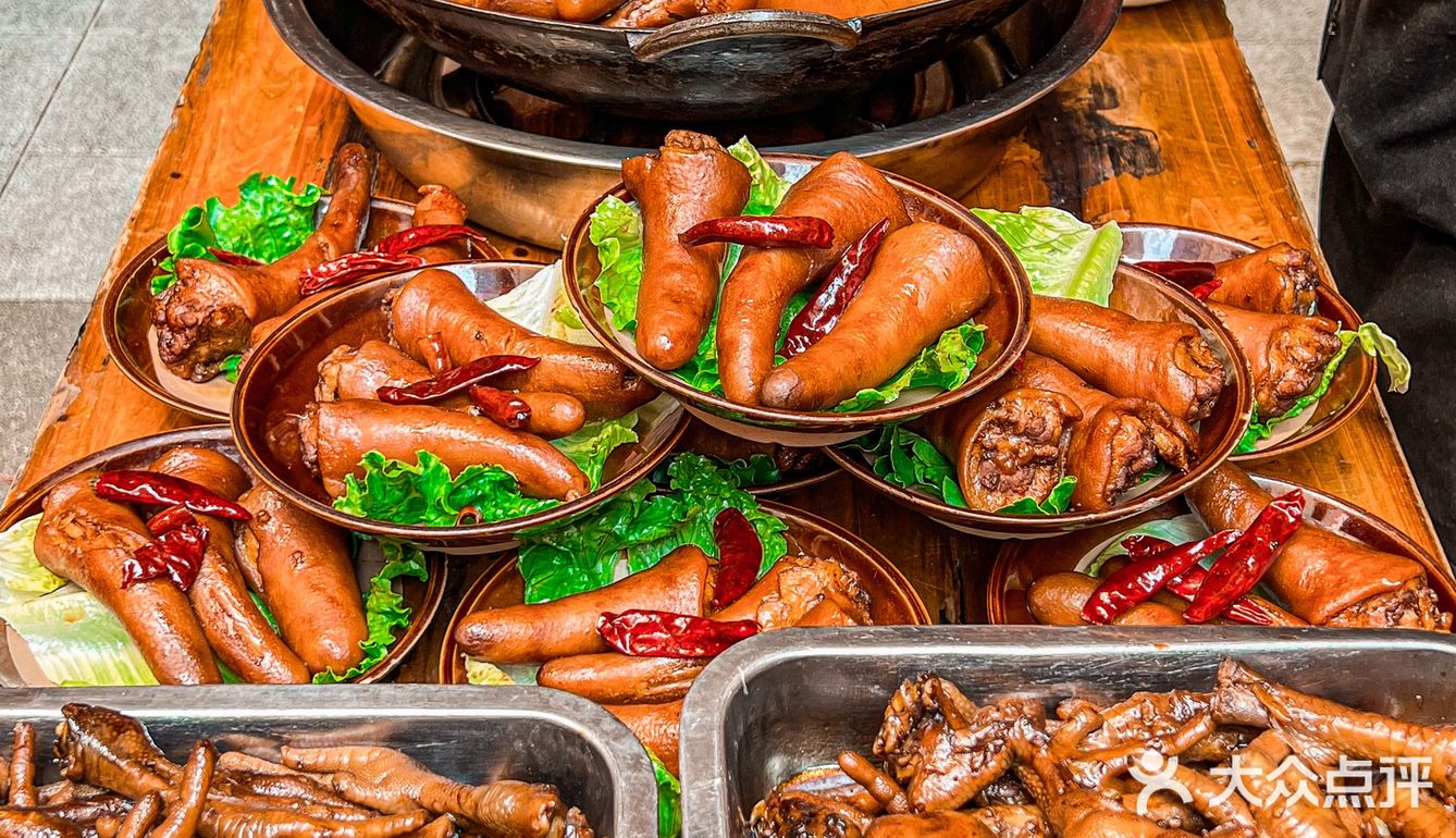 🪭重庆人民的松弛感，居民楼下的地道老火锅🔥