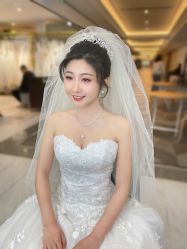 -现代经典婚纱摄影