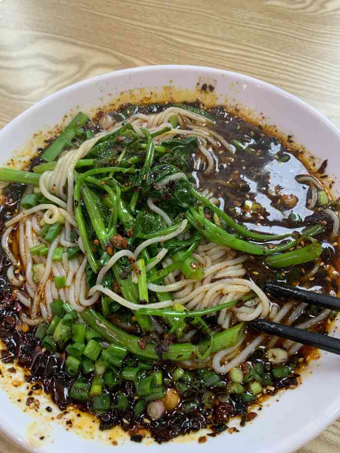 叶伟糊辣壳牛肉面-"位置就在南坪万达广场那边 仇婆隔壁 我在.