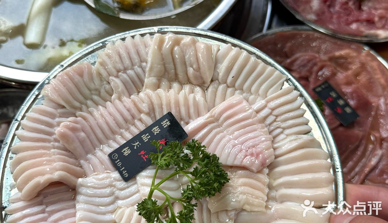 炸裂！昆明吃到的！吼吼吃…