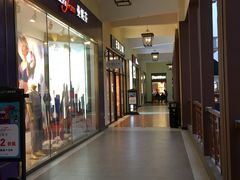 -王府井奥莱临潼小镇(临潼店)