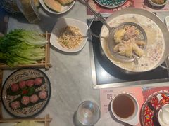 -尚尚仙·酸汤猪手·猪肚鸡火锅(华联万柳购物中心店)