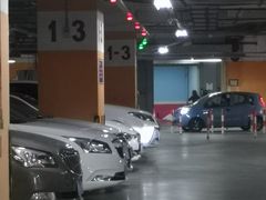 -大宁国际商业广场-地下停车库