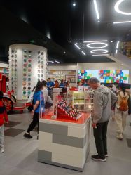 -乐高品牌旗舰店(人民广场店)