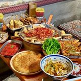 西安排队王空降成都，首家用烤馕坑做烤鱼🤩