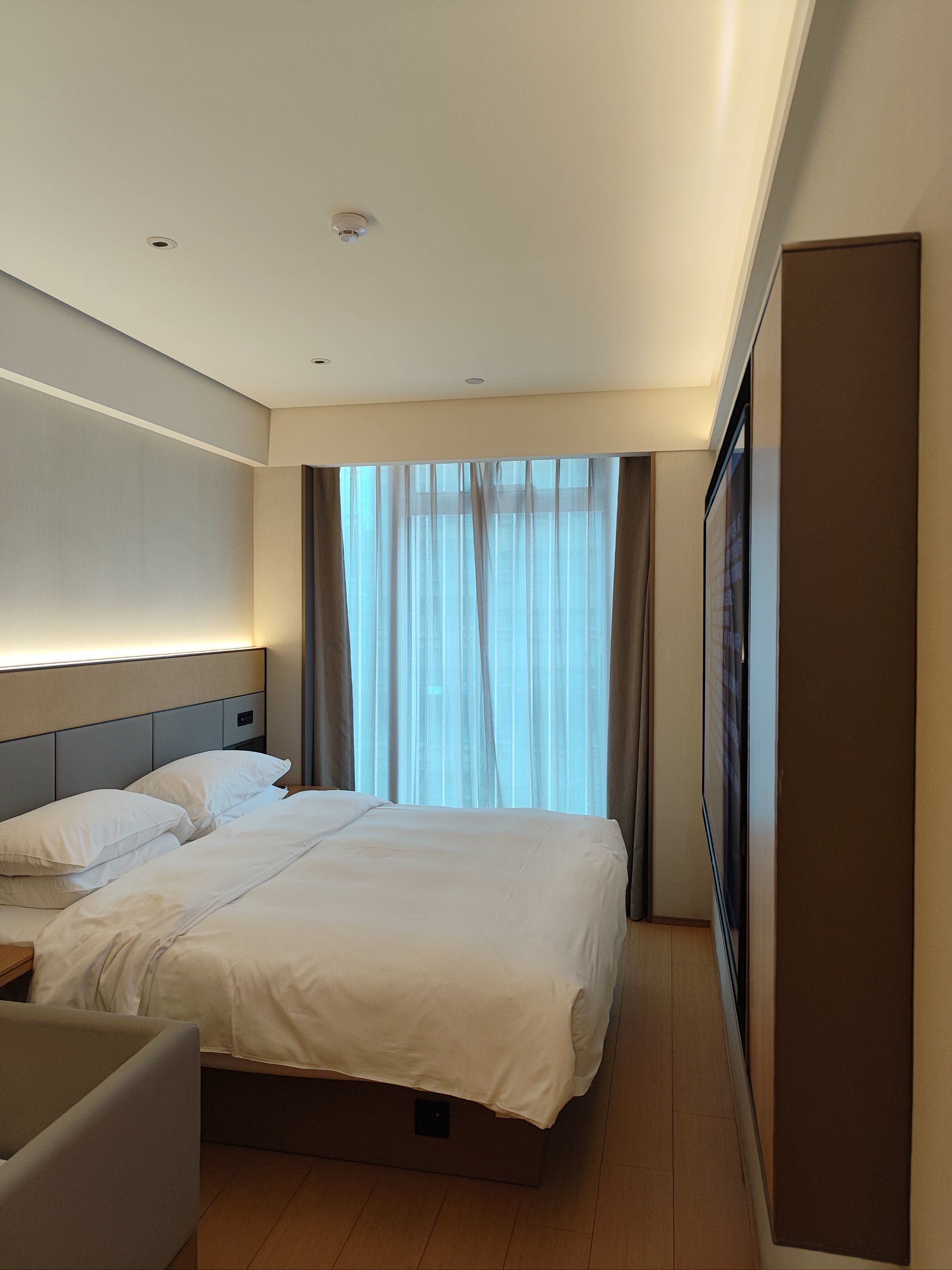 出差选了「全季酒店(杭州钱江新城市民中心店)」,
最主要的原因就是