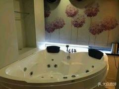 -喜鹊愉家酒店(郑州曼哈顿博览中心地铁站店)