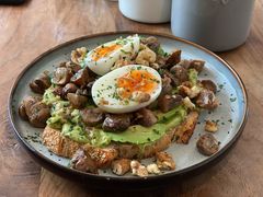 牛油果煮蛋吐司-RAC BAR(安福路店)