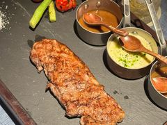 谷饲西冷牛排-弦月窗LUNETTE BY AMANDA(复兴路店)