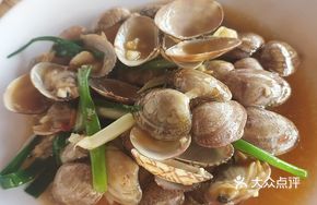 Stir-fried Clams with Ginger and Scallion