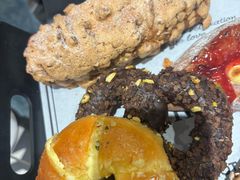 -HOT CRUSH趁热集合·现烤面包(上海环球港店)
