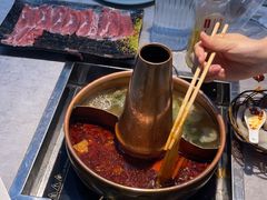 -洞庭洲·防空洞火锅·烧烤·铜锅涮肉(新百广场店)