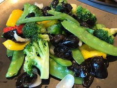 橄榄油炒田园时蔬-港丽餐厅(高德置地店)