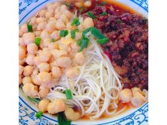 -渝之汇牛肉豌杂面