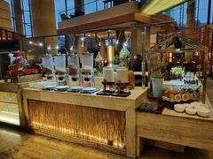 自助取餐区-松山湖凯悦酒店·Café自助餐厅·周末火舞秀表演