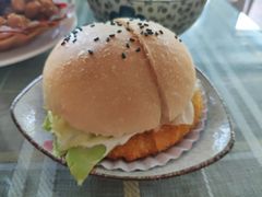 素鸡蛋汉堡-天天向上素食餐厅(五台山店)