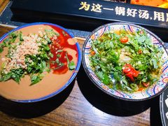 -老牌坊云南鱼豆花火锅(哈西万达店)
