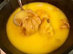 浓厚原只鸡煲花胶汤-鲜入围煮花胶鸡海鲜火锅