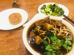 牛肉面-清真吴记门钉肉饼·喜多利