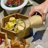 都说广东人爱吃鸡，这家的白切鸡果然好吃，鸡皮爽滑
