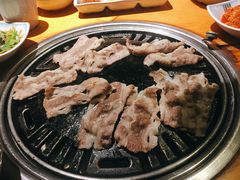 精品牛五花-唯成•韩国炭火烤肉 유성고기