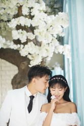 -现代经典婚纱摄影