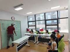 -i2青少儿英语(爱加星悦荟店)