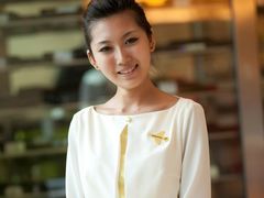 服务员-北京首都机场希尔顿酒店