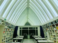 -钟书阁(松江泰晤士小镇店)