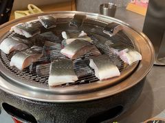 -围炉肉舍•炭烤活鳗•丹东海鲜烤肉(步行街店)