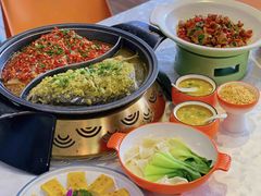 -阿瓦山寨·湘菜现炒·剁椒鱼头王(咸阳总店)
