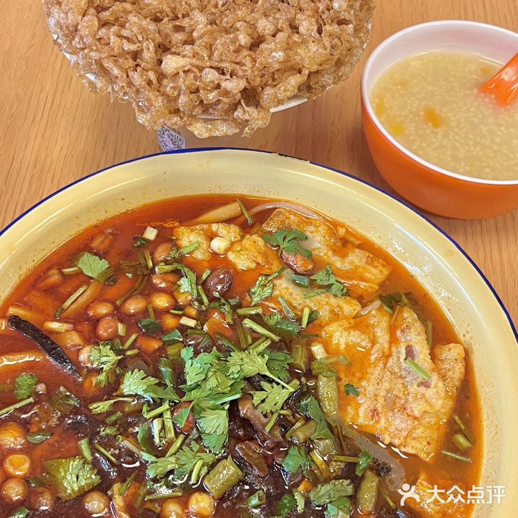 在合肥！路边才20多的螺蛳粉火锅好吃哭了😭