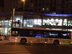 -上海星瀚奔驰4S店(长寿路店)