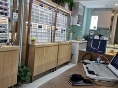 -视野联行眼镜·蔡司授权店(长白万象汇店)