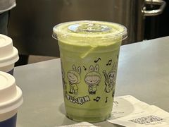 -瑞幸咖啡(岳家嘴地铁站店)