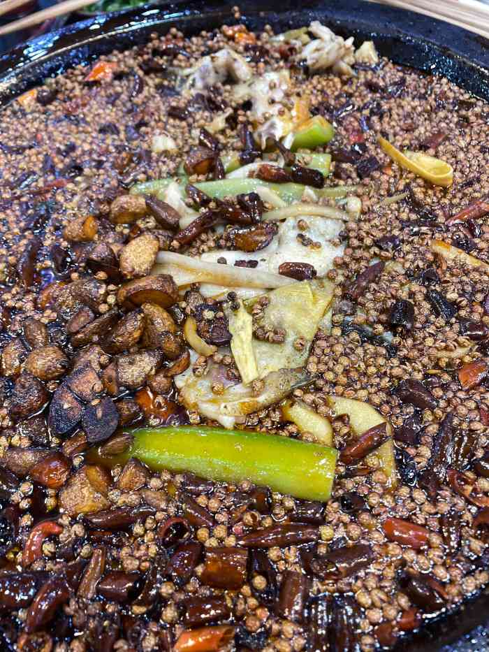 百盛怪味鱼-"来到重庆这个无辣无麻不欢的城市就只能跟着.