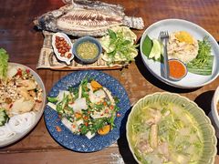 -拾光音乐餐酒吧(告庄星光夜市店)