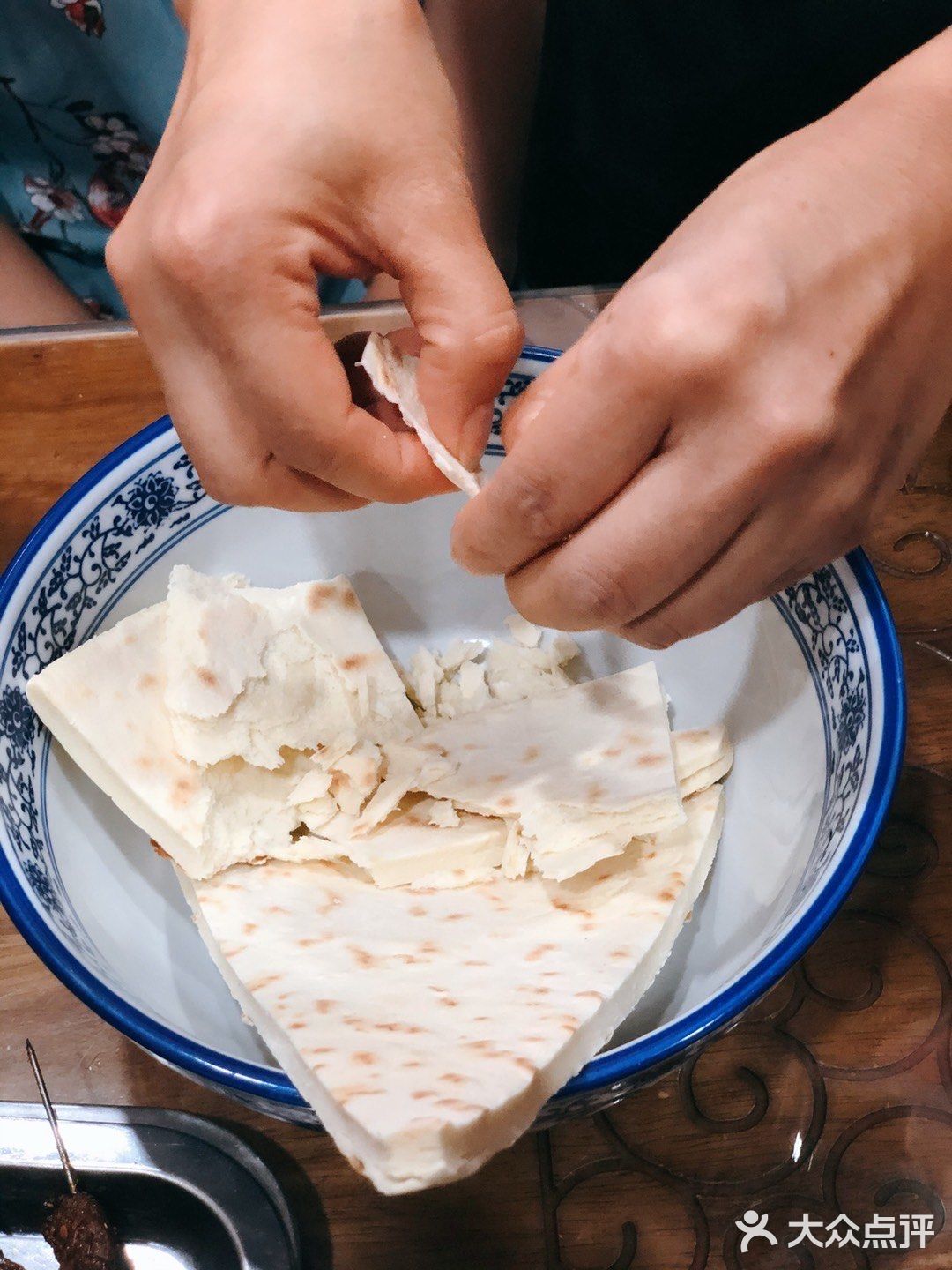 ‮安老‬家牛羊‮泡肉‬馍有泡‮ 馍‬小炒还有烧烤