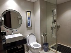 -武汉光谷广场杨家湾地铁站怡程酒店