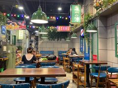 大堂-超越炭火牛蛙火锅鸡(河东店)