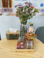 -靓芙泉专研痘痘肌